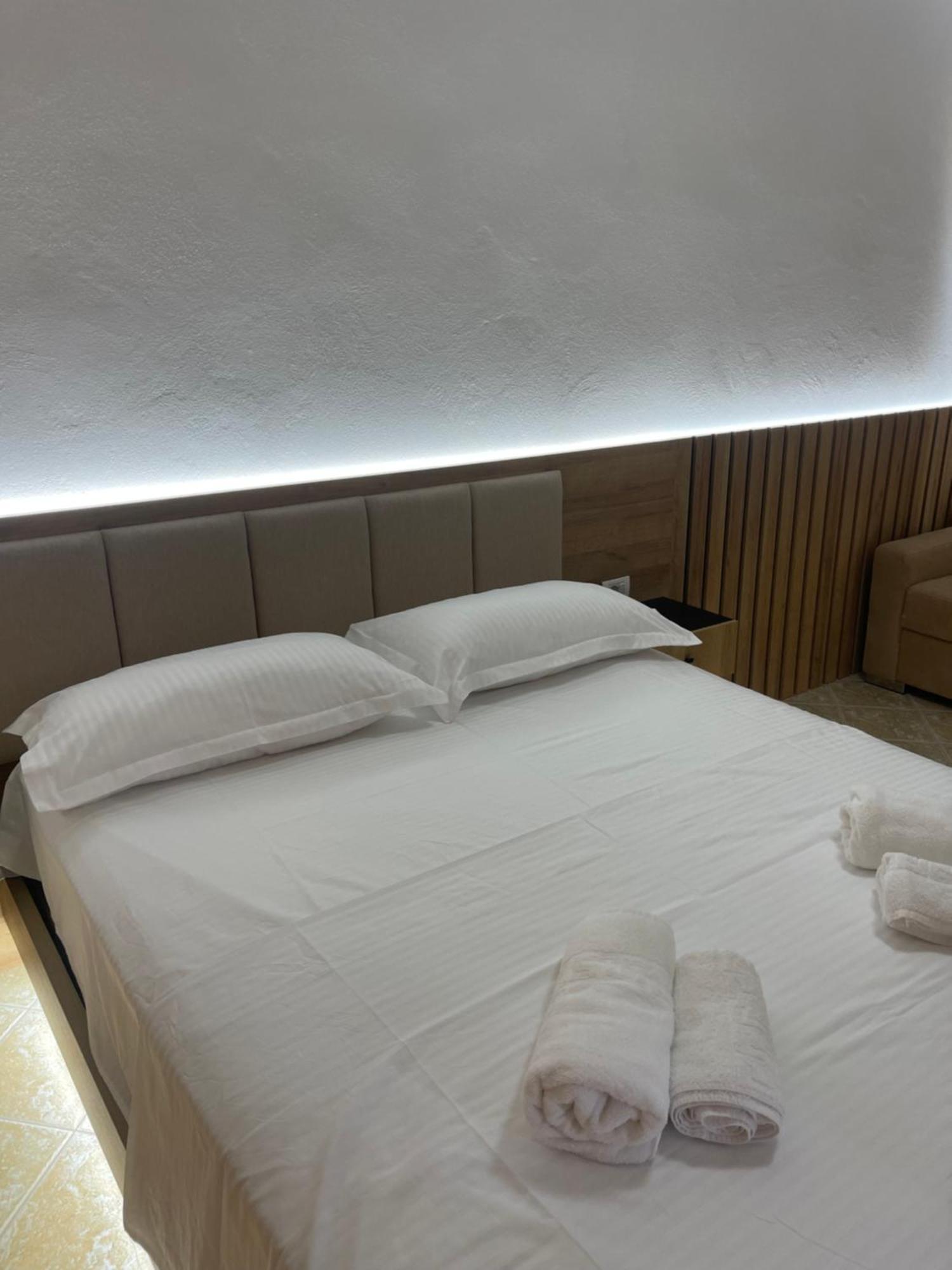 Hotel Riti Shiroka Bagian luar foto
